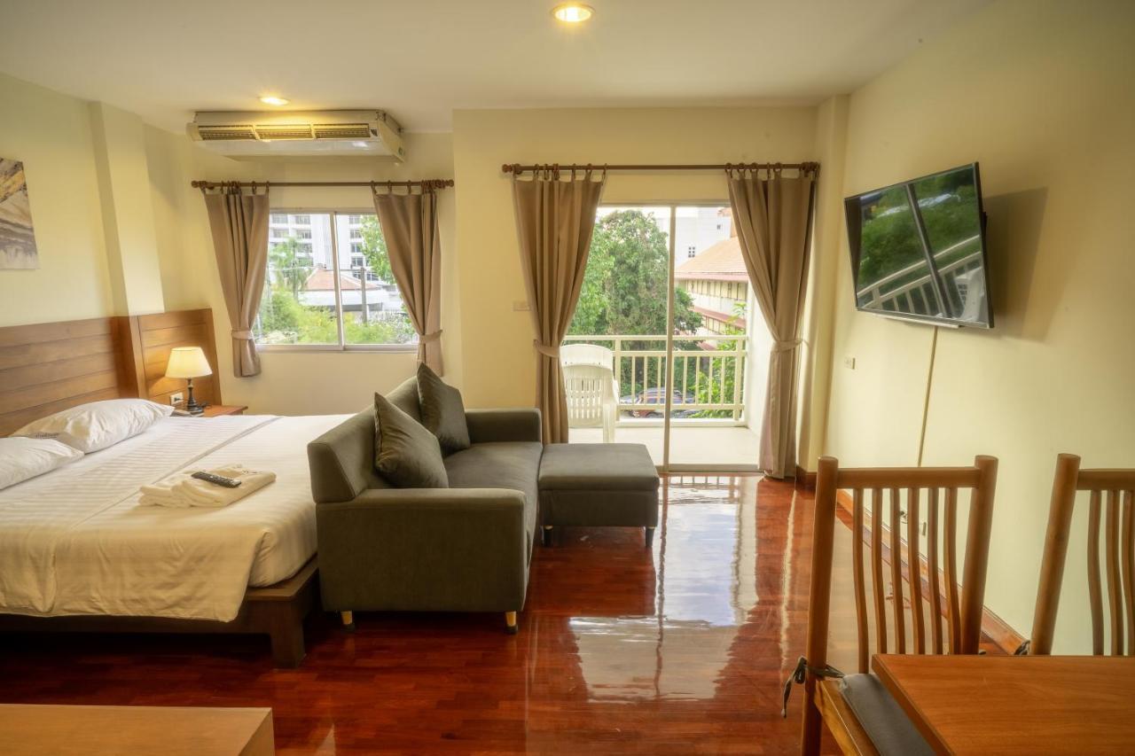 Baan Chuan Chom Pattaya Hotel Exterior photo